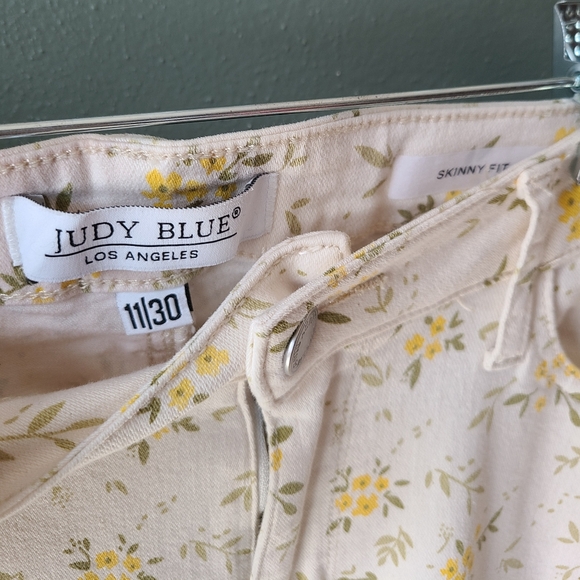 Judy Blue Yellow Floral Print Skinny Jeans, Size 11/30 - Picture 5 of 8